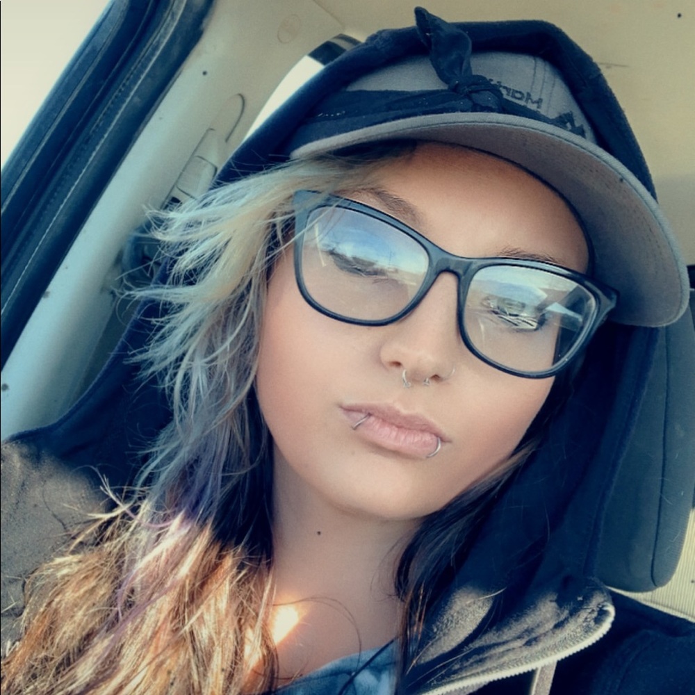 Meet your Posher, Kayla
